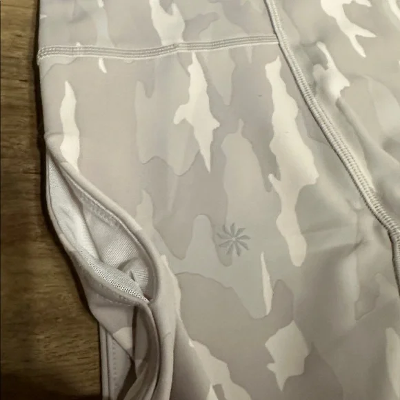 Athleta nwt elation camo 7 taupe light grey tan high rise stretchy 7/8 leggings - Picture 5 of 8
